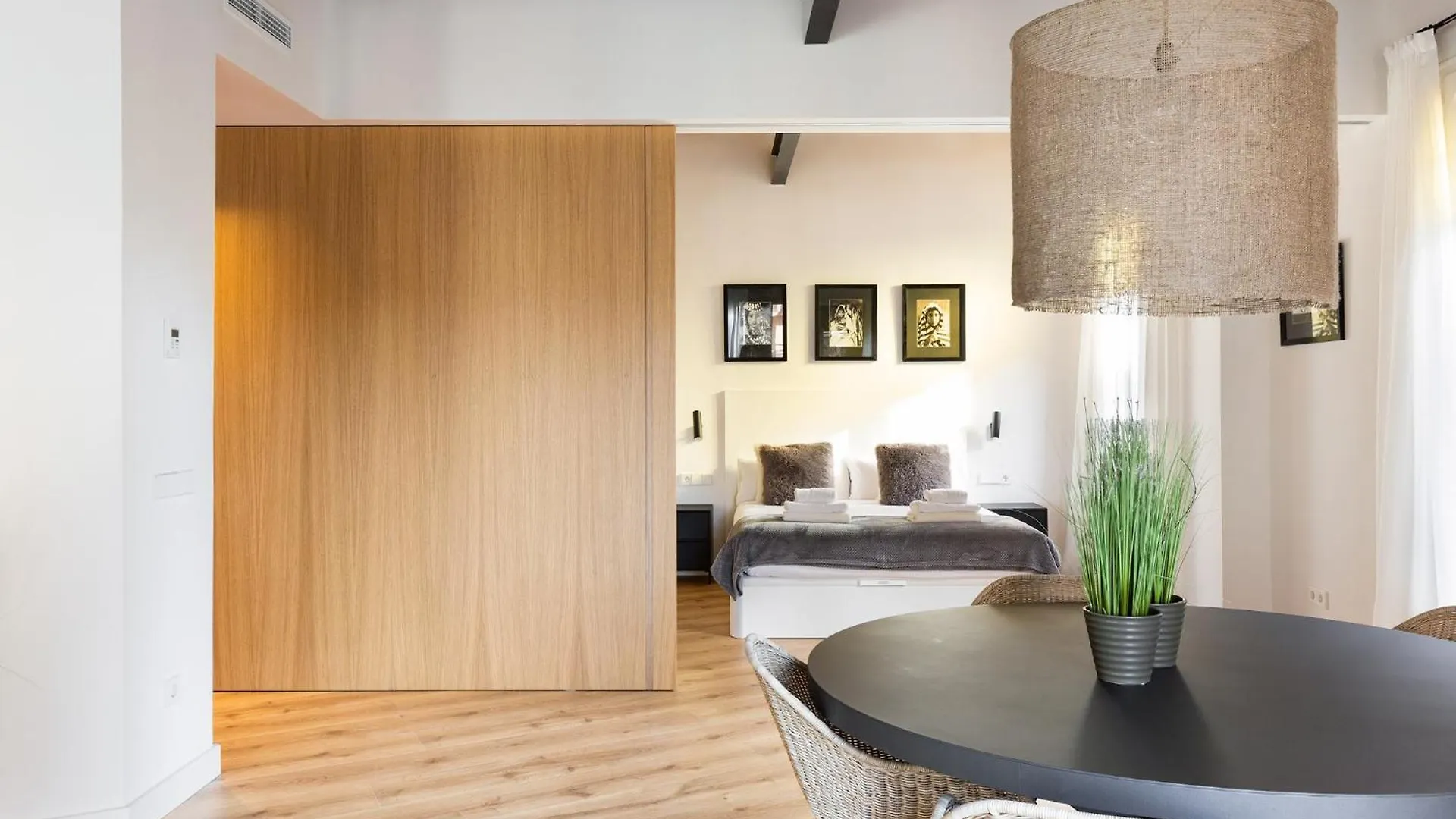 Enjoy Apartments La Riera One Barcelona 0*,